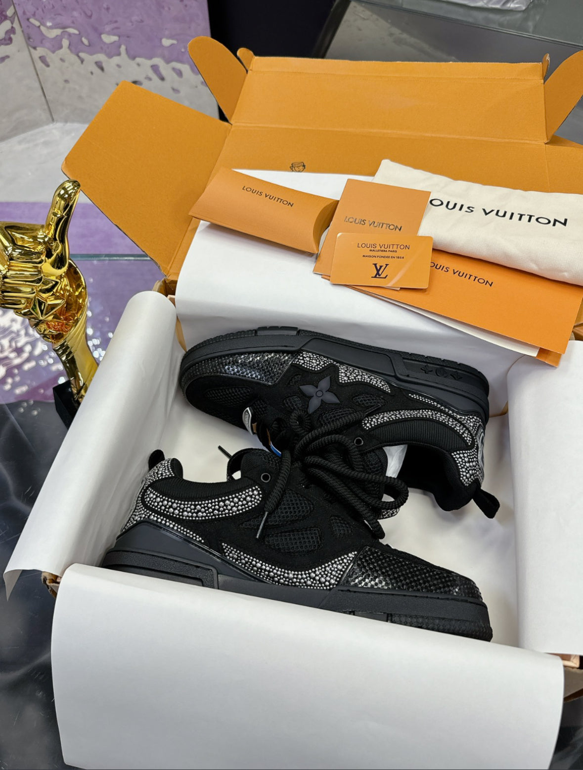 LV 2000
